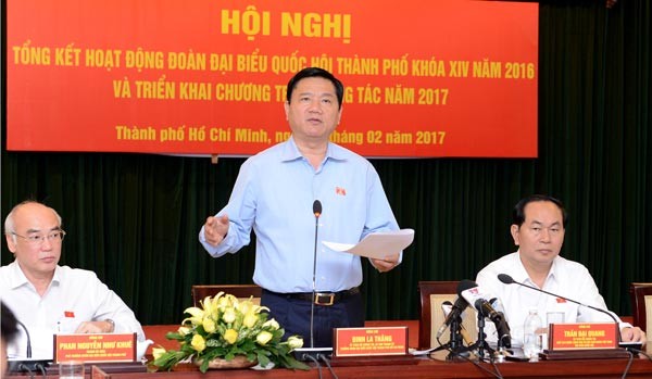 HCMC party secretary Dinh La Thang, head of the city’s NA delegation, delivers a statement at a conference on February 16th (Photo: SGGP)